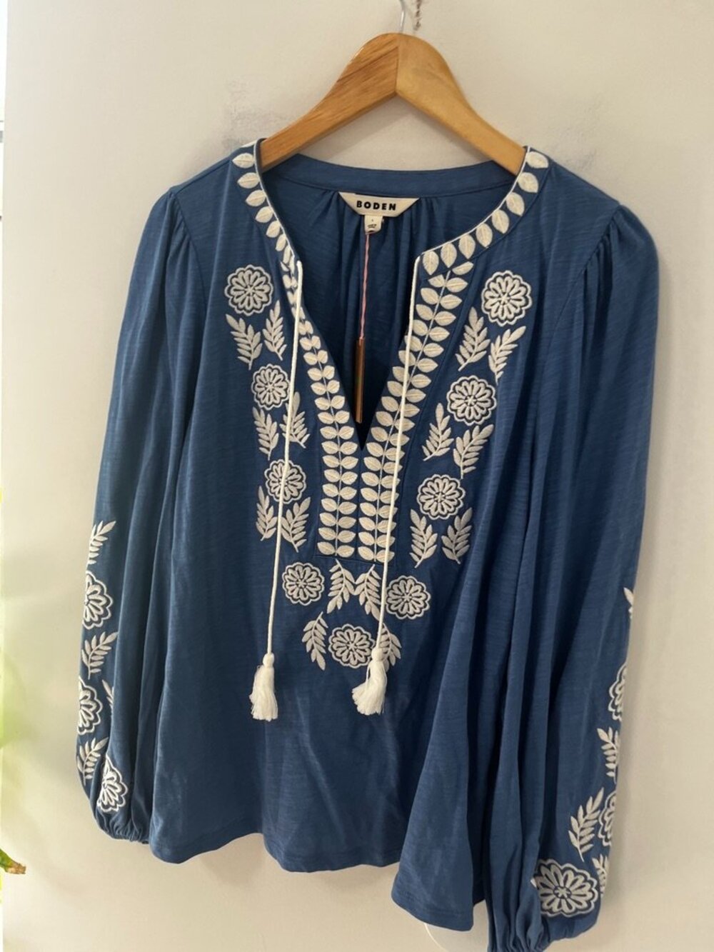 NEW Boden Blue & White Floral Embroidered Long Sleeve Blouse Size Large - Picture 2 of 6
